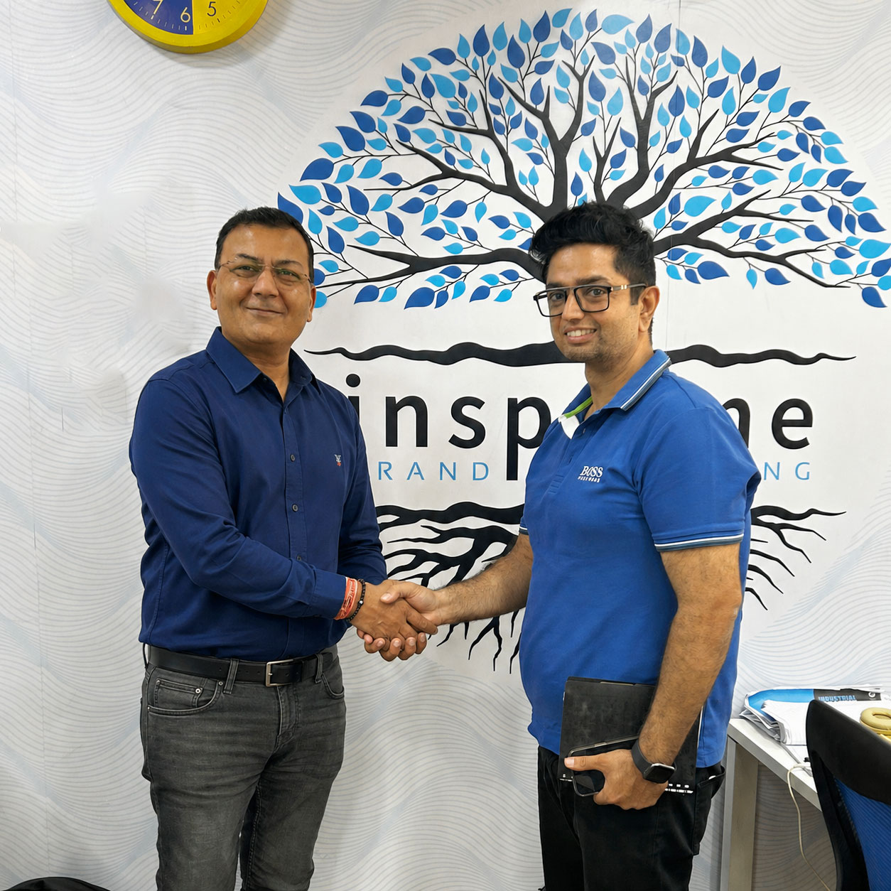 Manoj-Sir-With-Client (1)